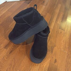 Black Ugg Classic Ultra Mini Platform